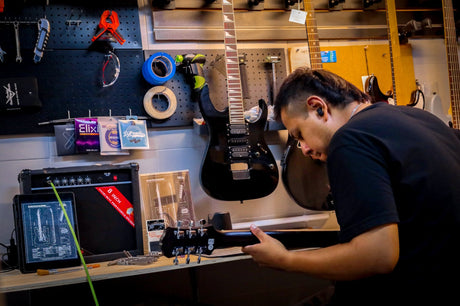 ¿Cada cuánto debes cambiar las cuerdas de tu guitarra o bajo? 🎸⚡